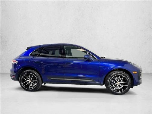 Gentian Blue Metallic 2026 Porsche Macan