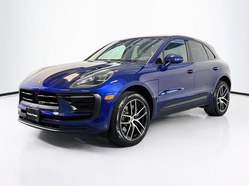 Gentian Blue Metallic 2026 Porsche Macan