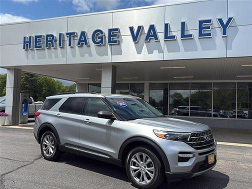 ICONIC SILVER METALLIC 2023 Ford Explorer XLT