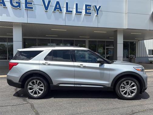 ICONIC SILVER METALLIC 2023 Ford Explorer XLT