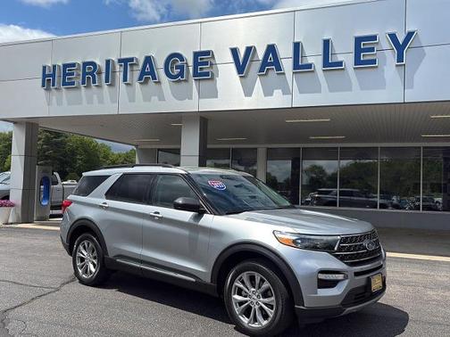 ICONIC SILVER METALLIC 2023 Ford Explorer XLT