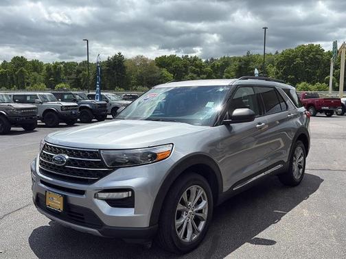 ICONIC SILVER METALLIC 2023 Ford Explorer XLT