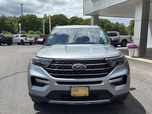ICONIC SILVER METALLIC 2023 Ford Explorer XLT
