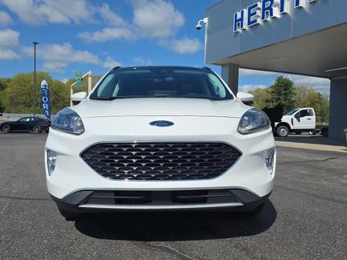 STAR WHITE METALLIC TRI-COA 2022 Ford Escape SEL