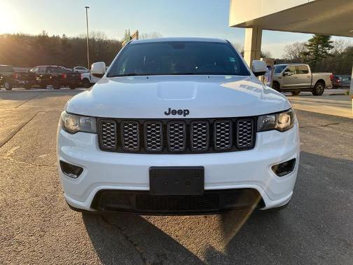 2018 Jeep Grand Cherokee LAREDO