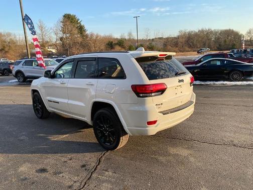 2018 Jeep Grand Cherokee LAREDO