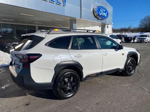 Crystal White Pearl 2023 Subaru Outback WILDERNESS