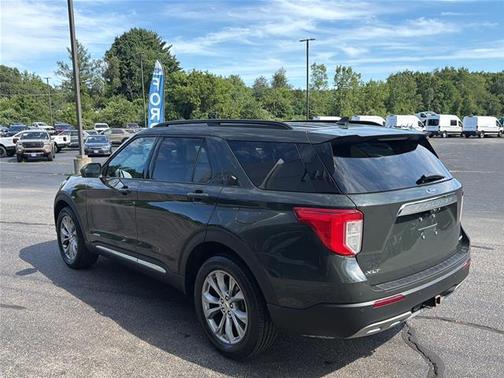 FORGED GREEN METALLIC 2022 Ford Explorer XLT