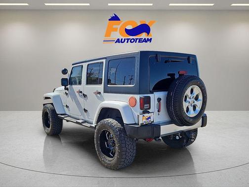 Bright White Clearcoat 2013 Jeep Wrangler Unlimited Sahara