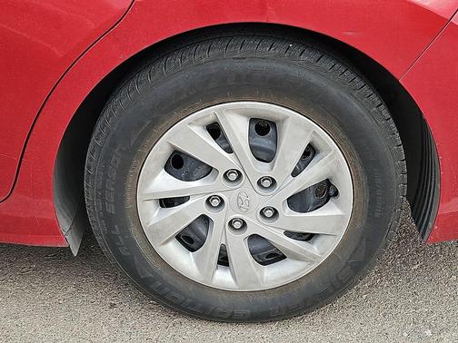 Scarlet Red Pearl 2017 Hyundai ELANTRA SE