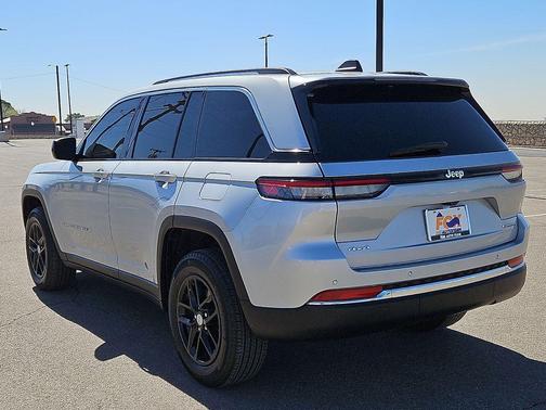 2023 Jeep Grand Cherokee Laredo