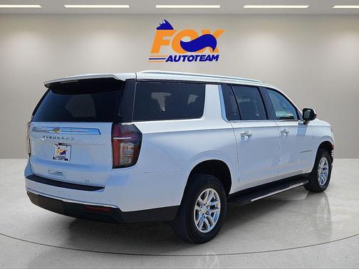 Summit White 2024 Chevrolet Suburban LT