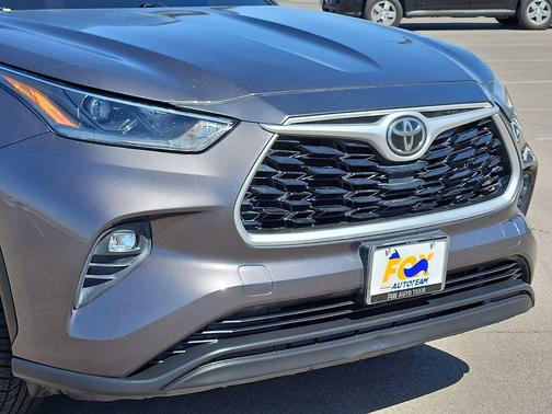 Magnetic Gray Metallic 2021 Toyota Highlander XLE