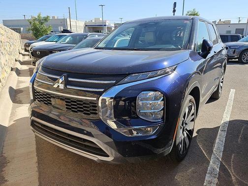 Blue 2025 Mitsubishi Outlander SE