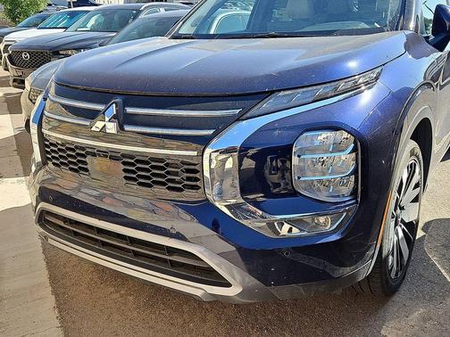 Blue 2025 Mitsubishi Outlander SE