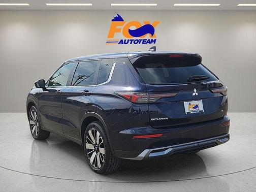 Blue 2025 Mitsubishi Outlander SE