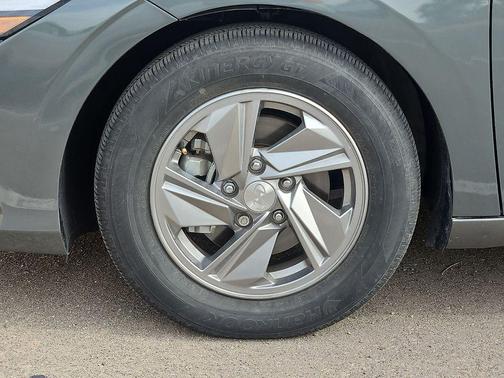 Amazon Gray 2025 Hyundai ELANTRA SE
