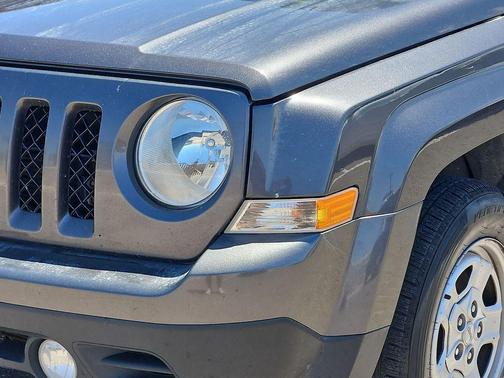 Granite Crystal Clearcoat Metallic 2017 Jeep Patriot Sport