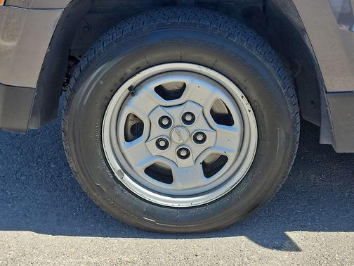 Granite Crystal Clearcoat Metallic 2017 Jeep Patriot Sport