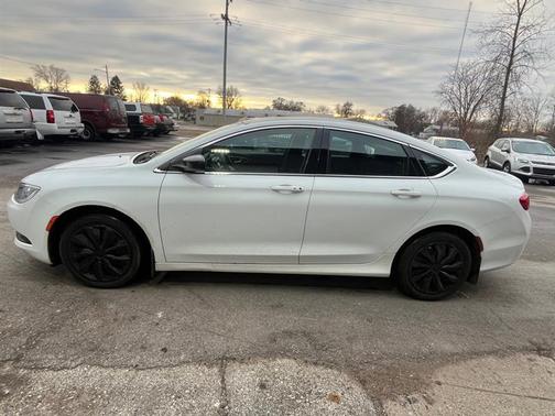 2015 Chrysler 200 LX