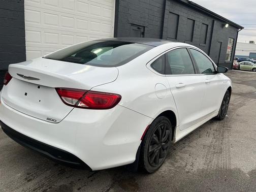 2015 Chrysler 200 LX