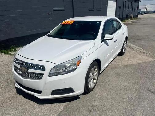 WHITE 2013 Chevrolet Malibu 1LT