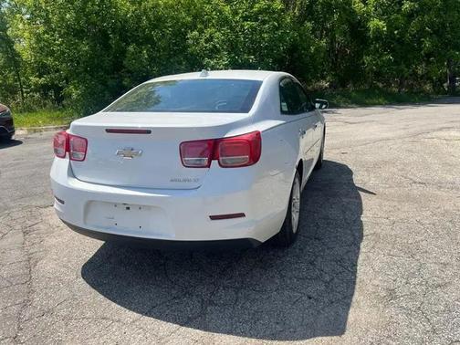 WHITE 2013 Chevrolet Malibu 1LT