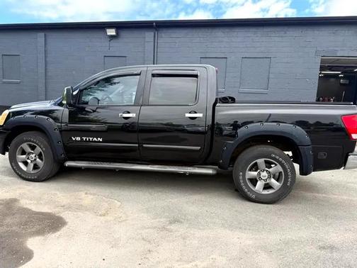2005 Nissan Titan XE Crew Cab