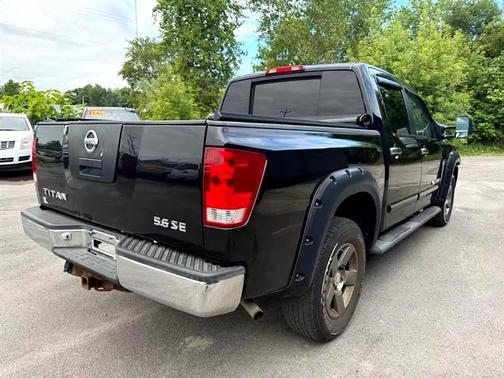 2005 Nissan Titan XE Crew Cab