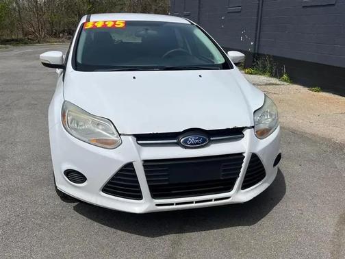 Oxford White 2014 Ford Focus SE