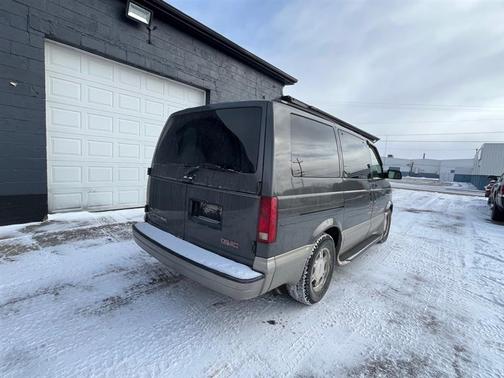 2003 GMC Safari SLE