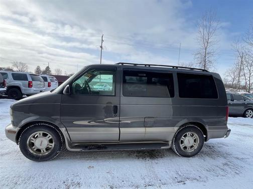2003 GMC Safari SLE