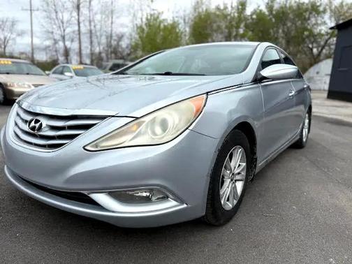 2013 Hyundai SONATA GLS