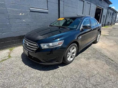 White Platinum Metallic Tri-Coat 2015 Ford Taurus SEL