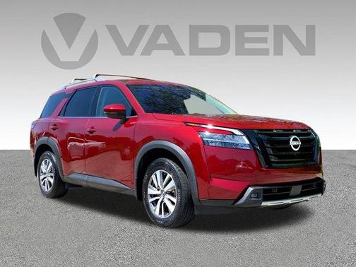 2022 Nissan Pathfinder SL