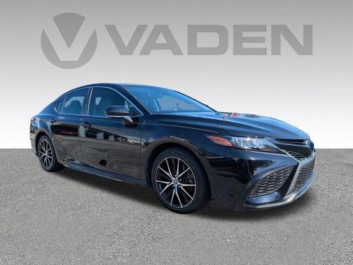 2022 Toyota Camry Hybrid SE