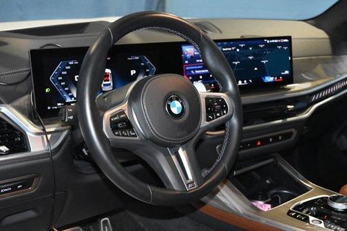 2025 BMW X7 M60i
