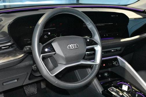 Mythos Black Metallic 2025 Audi Q5 2.0T quattro Premium