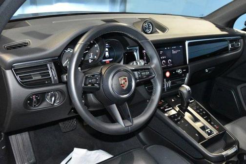 2024 Porsche Macan Base (PDK)