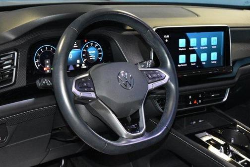 Silver Bird Metallic 2024 Volkswagen Atlas Cross Sport 2.0T SEL R-Line