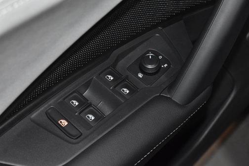 Platinum Gray Metallic 2026 Volkswagen Tiguan 2.0T SE