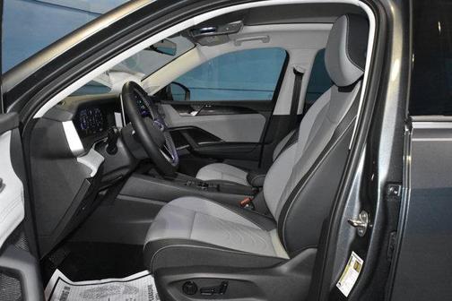 Platinum Gray Metallic 2026 Volkswagen Tiguan 2.0T SE