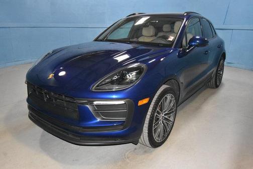 Gentian Blue Metallic 2026 Porsche Macan
