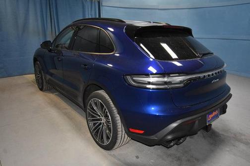 Gentian Blue Metallic 2026 Porsche Macan