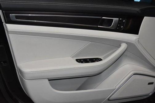 2023 Porsche Panamera 4 Platinum Edition