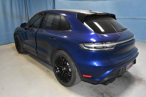 Gentian Blue Metallic 2022 Porsche Macan GTS