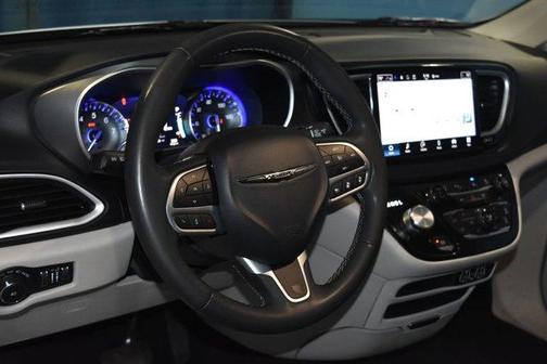 2023 Chrysler Pacifica Touring-L