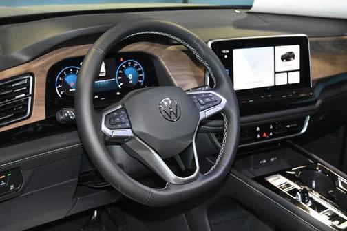 Green 2026 Volkswagen Atlas 2.0T SE W/TECHNOLOGY