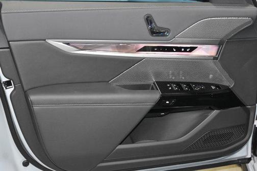 2026 BMW 740 i xDrive