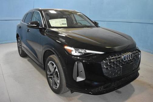 Black 2026 Audi Q5 PLUS